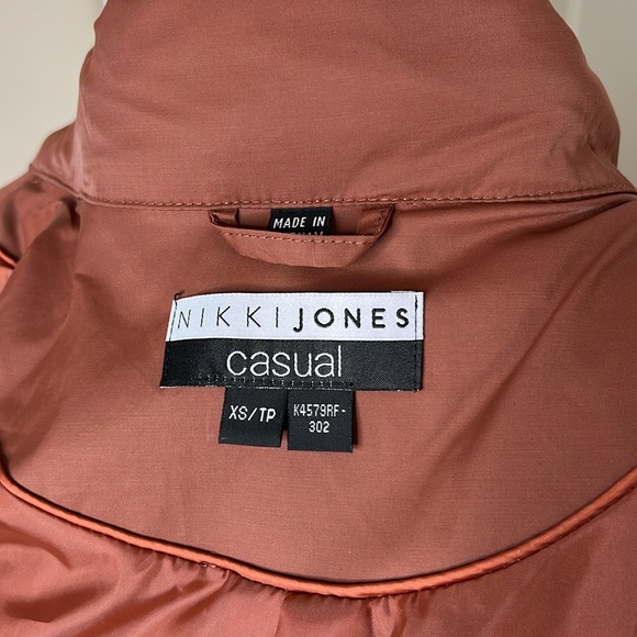 Nikki Jones Solid Anorak Jacket - Picture 9 of 10